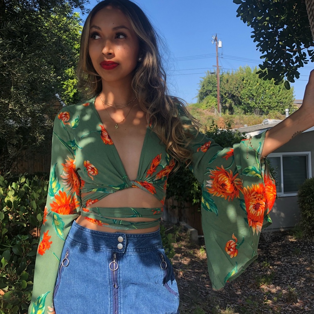 LAST ONE! New Floral Tie Up Top - Picture 2 of 6